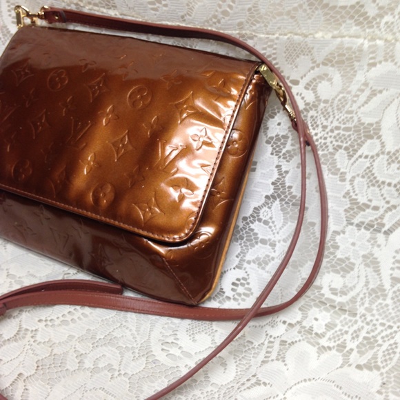 Louis Vuitton Bronze Vernis Shoulder-Crossbody - Picture 5 of 15